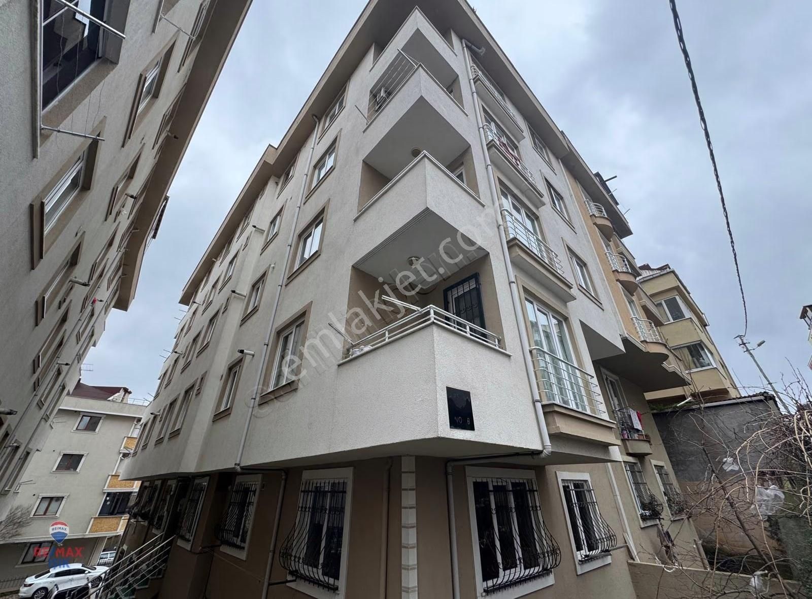 Çekmeköy Merkez Mahallesinde Satılık 2+1 Daire