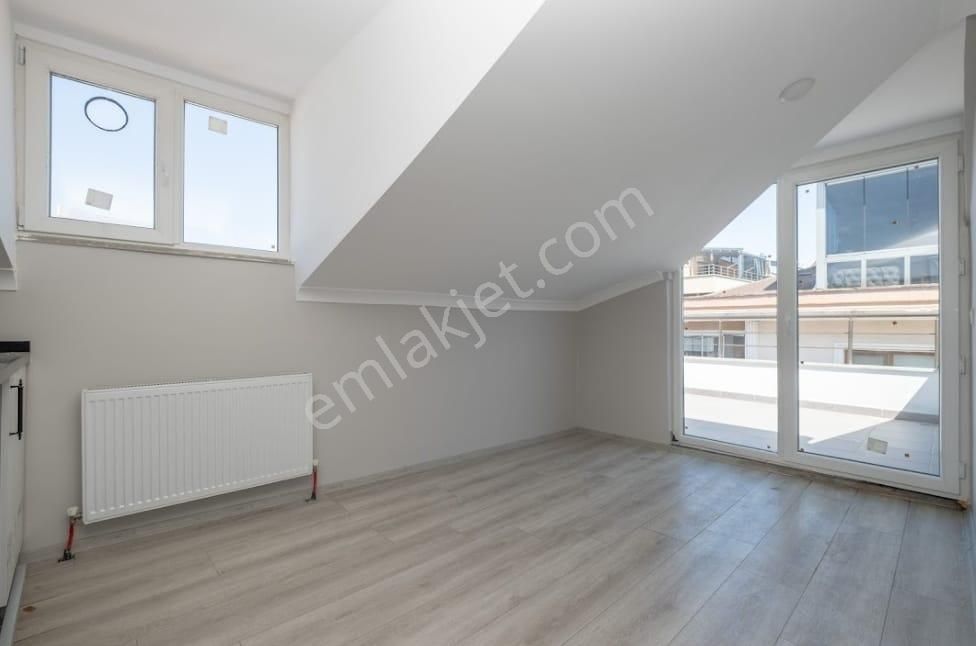 Kaçmaz'dan Küçükyalı Metro Yakını Lüks Ferah 4+2 Dubleks