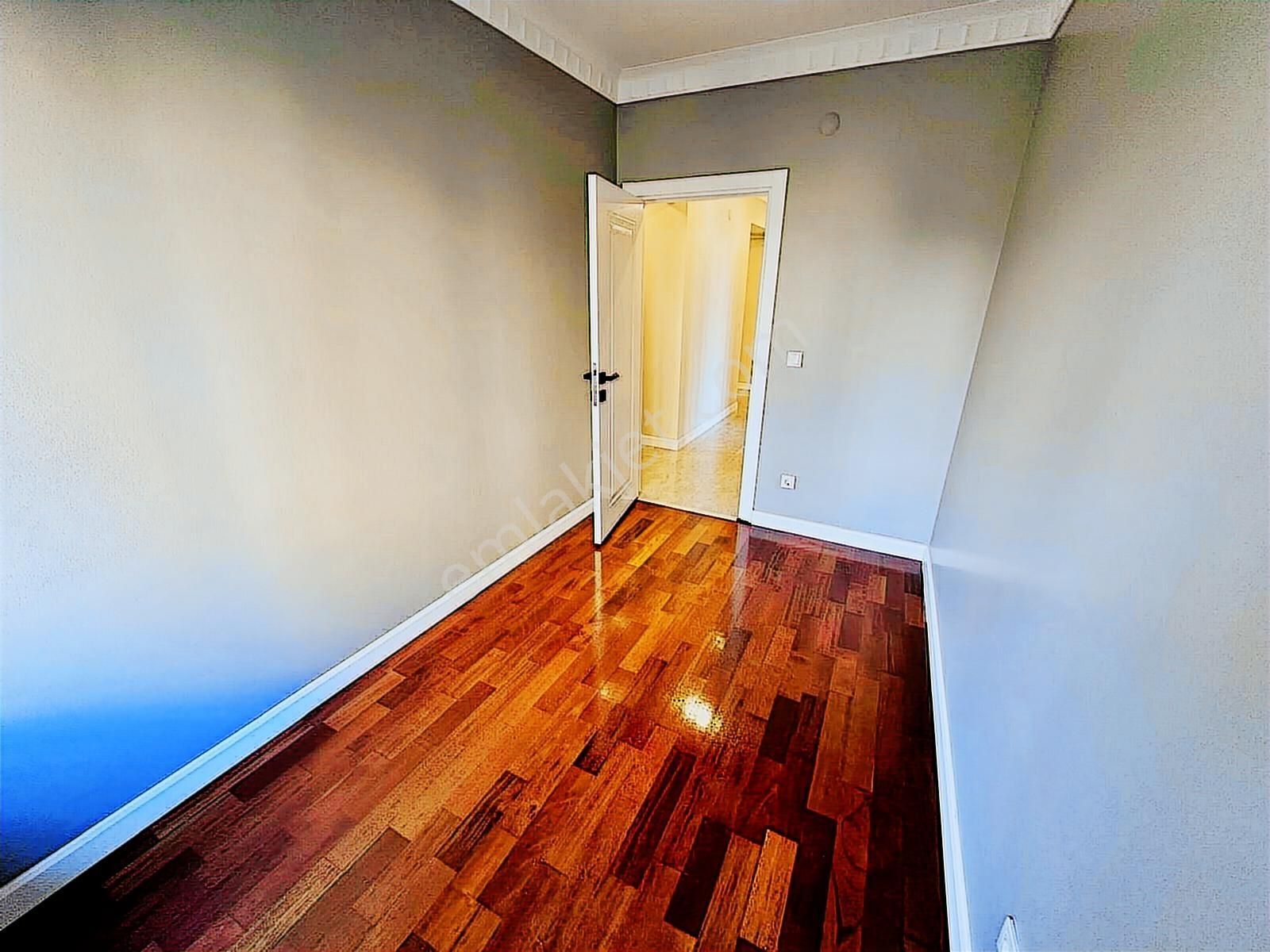 Poyraz'dan Kozyatağı'nda Site İçinde 7/24 Güvenlikli Havuzlu 3+1 - Görsel 2