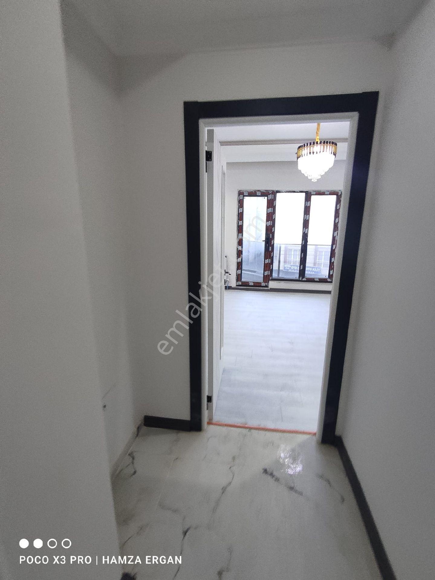 1.69 Oranlı %50 Krediyle Arnavutköy Sitede Satılık 2+1 Ara Kat Daire - Görsel 2