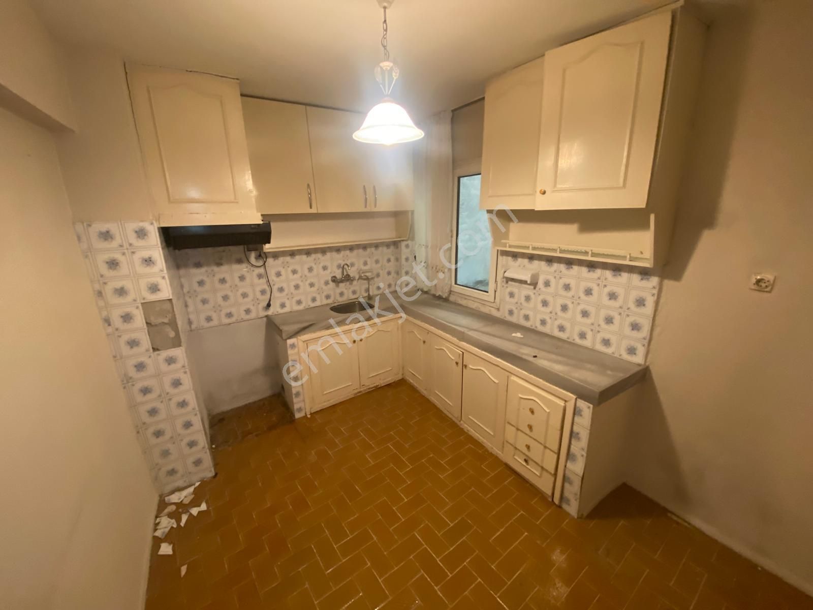 Katip Çelebi Hastanesi Yakını 3+1 135 M2 Doğalgazlı