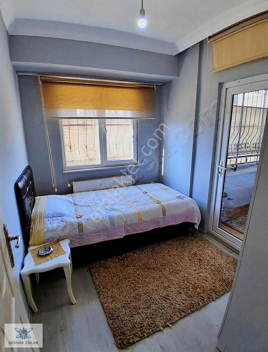 Sığınak Emlak Tan Merkezi Konumda Geniş Balkonda Otoparklı - Görsel 8
