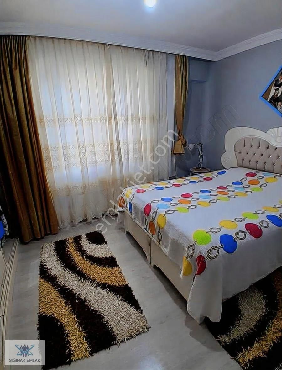 Sığınak Emlak Tan Merkezi Konumda Geniş Balkonda Otoparklı - Görsel 12