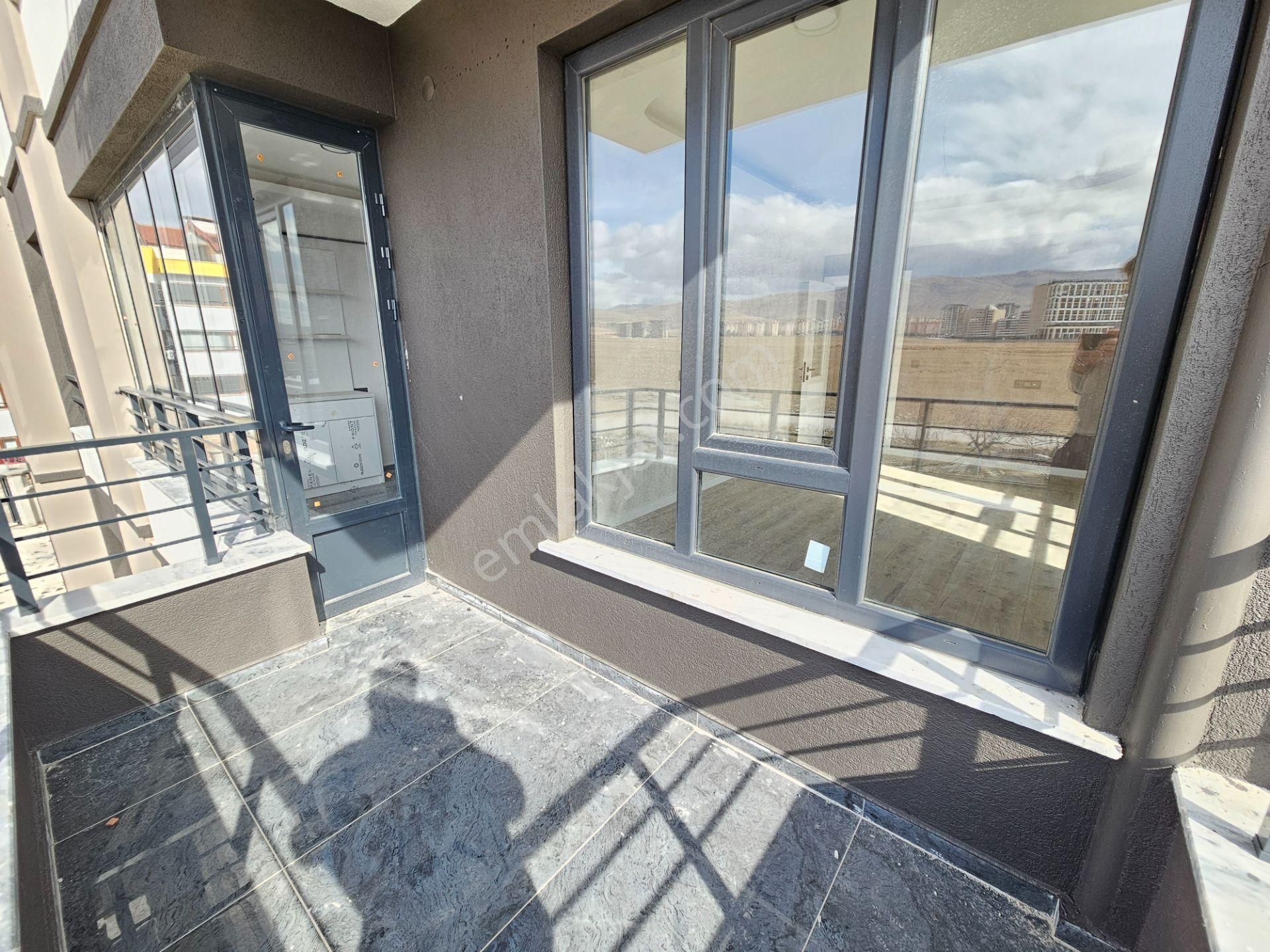 Şafak Caddesi Yakını İşyapar Gayrimenkul'den Lüks 2+1 Daire - Görsel 3