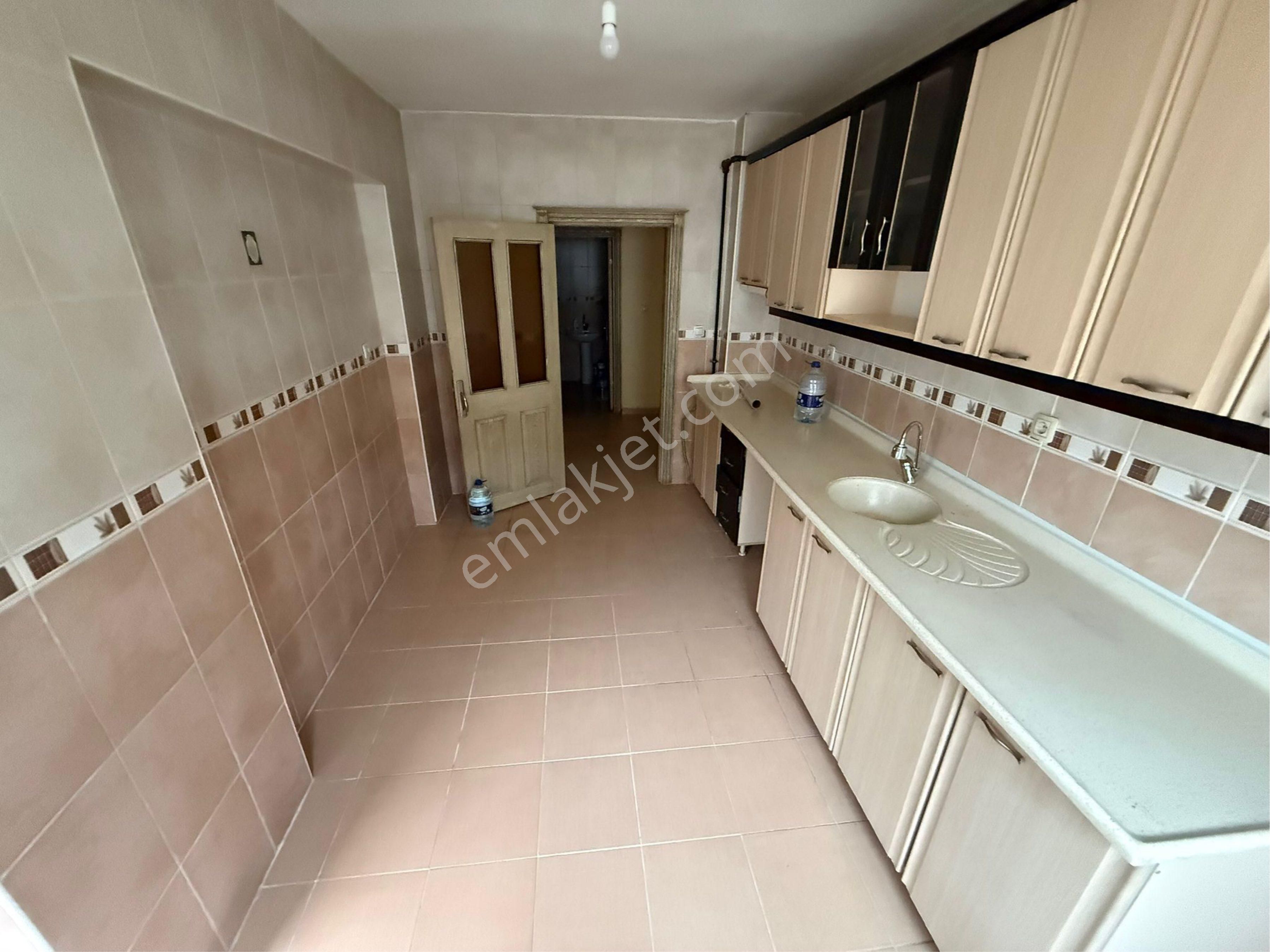 Malazgirt Mah 3+1 Asansörlü Ara Katta 125m2 Geniş Daire - Görsel 8