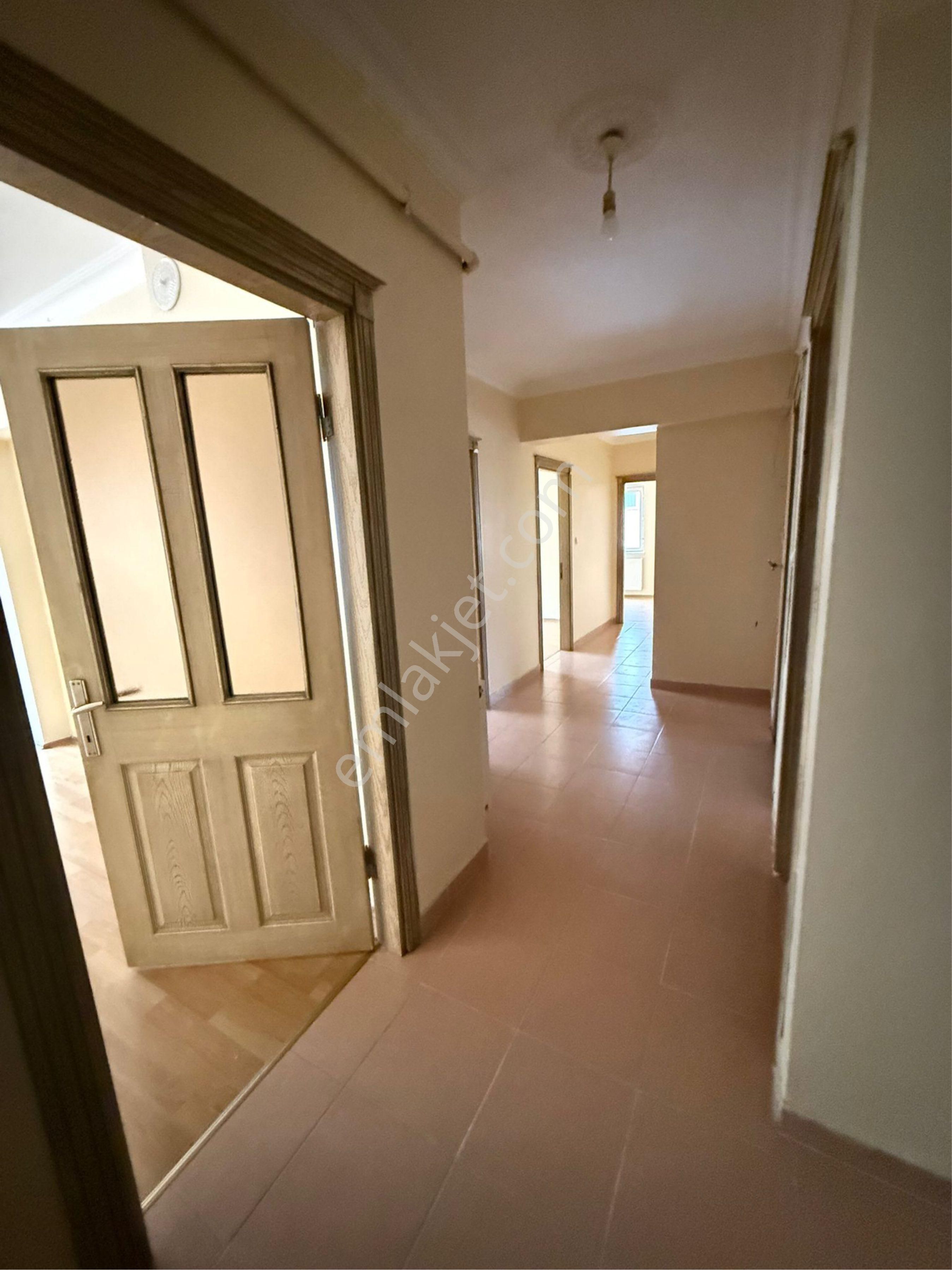 Malazgirt Mah 3+1 Asansörlü Ara Katta 125m2 Geniş Daire - Görsel 30