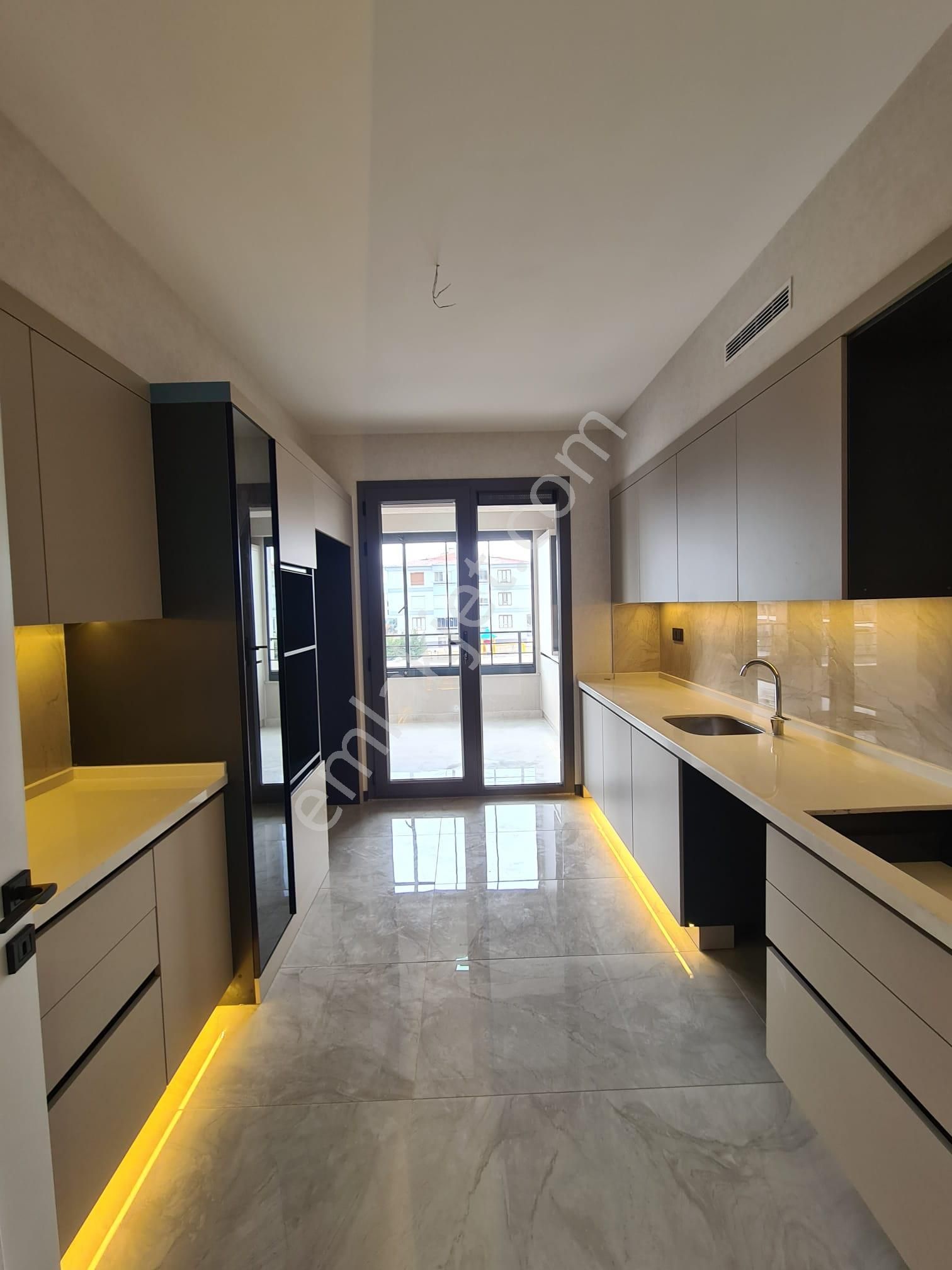 Beymira'dan Geniş 2.5+1 Lüks Daire Site İçi Kapalı Otopark - Görsel 4