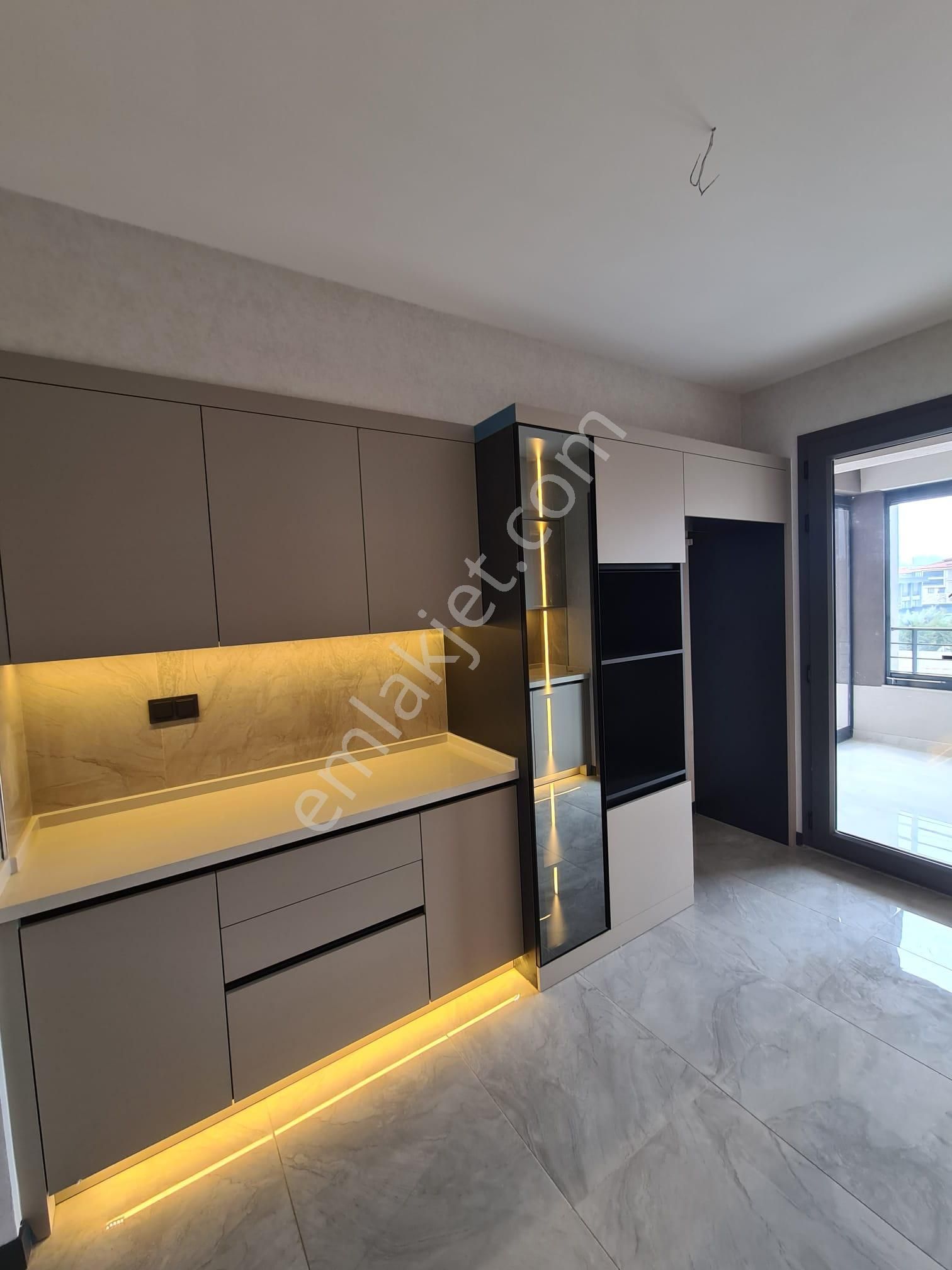 Beymira'dan Geniş 2.5+1 Lüks Daire Site İçi Kapalı Otopark - Görsel 8