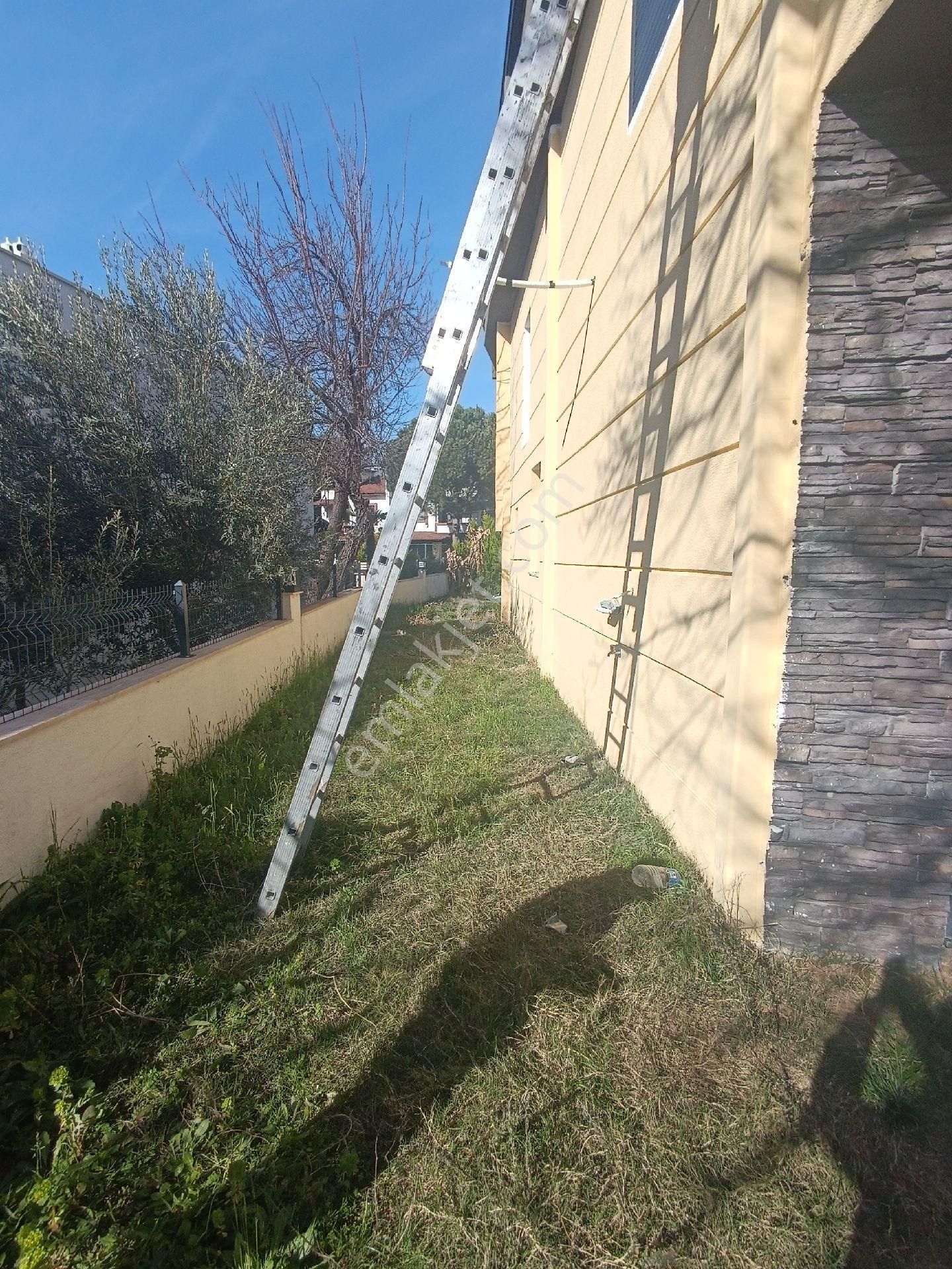 Kuşadası Sahil Sitelerinde Denize Yürüme Yürüme Mesafesinde 4+1 Satılıkfırsat Villla - Görsel 2