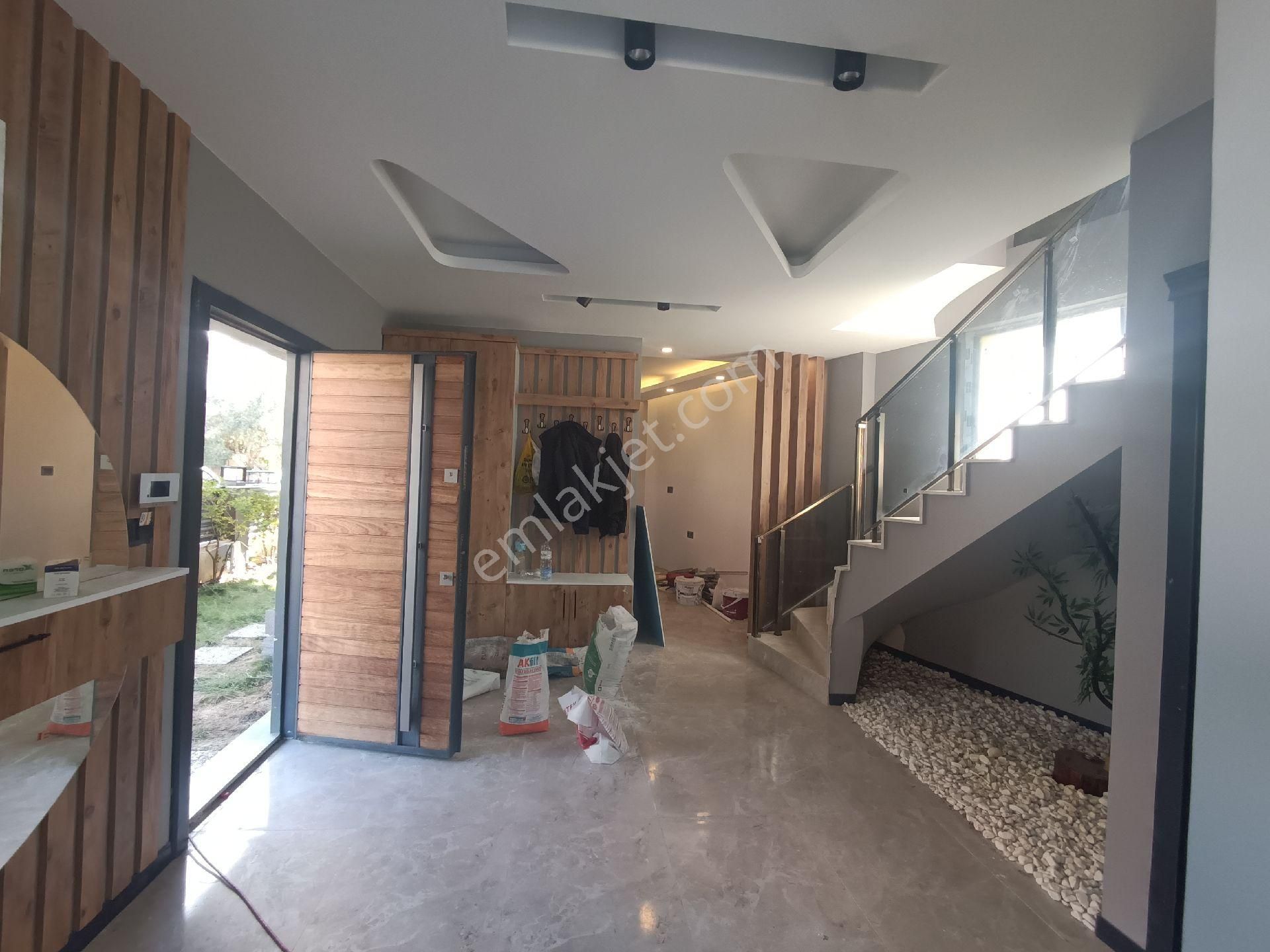 Kuşadası Sahil Sitelerinde Denize Yürüme Yürüme Mesafesinde 4+1 Satılıkfırsat Villla - Görsel 12