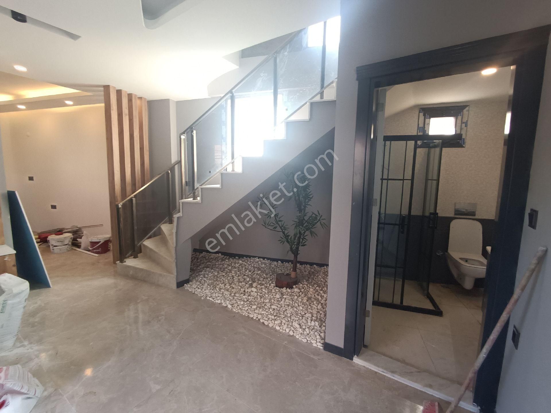 Kuşadası Sahil Sitelerinde Denize Yürüme Yürüme Mesafesinde 4+1 Satılıkfırsat Villla - Görsel 11