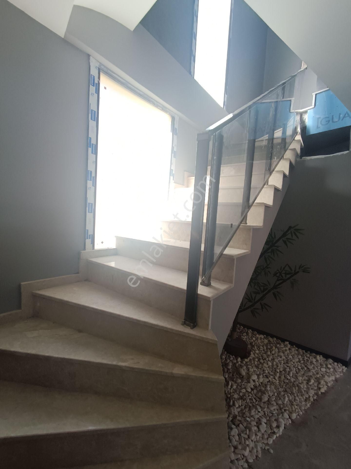 Kuşadası Sahil Sitelerinde Denize Yürüme Yürüme Mesafesinde 4+1 Satılıkfırsat Villla - Görsel 19