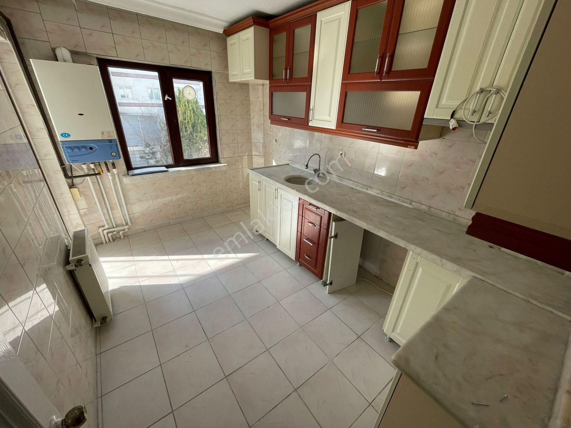 Malazgirt Mh'de 3+1 Ara Katta Buhara Caddesin'de Daire!!!