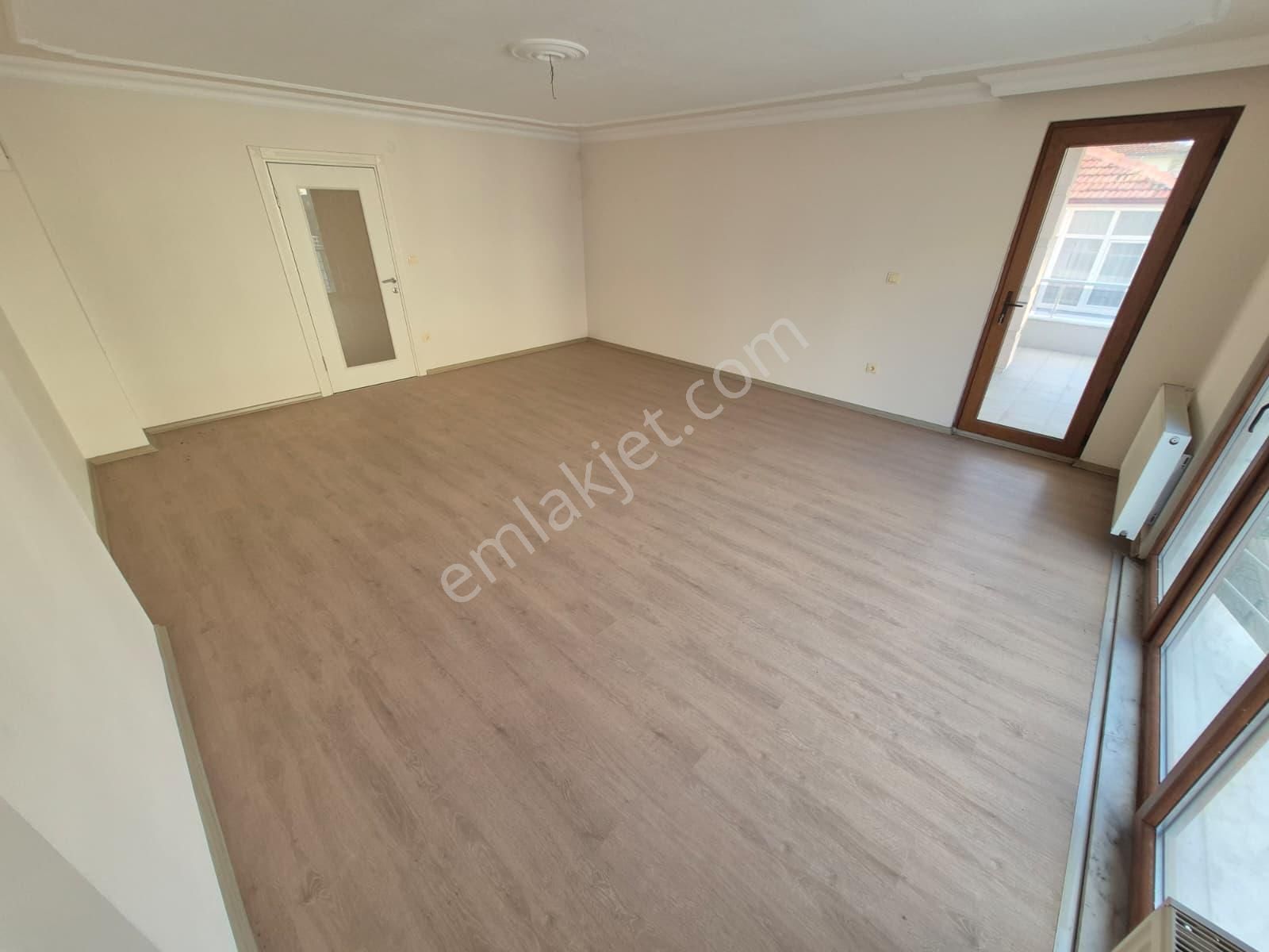 Doradan Akçay Merkez'de Ebeveyn Banyolu Geniş 3+1 Daire - Görsel 13