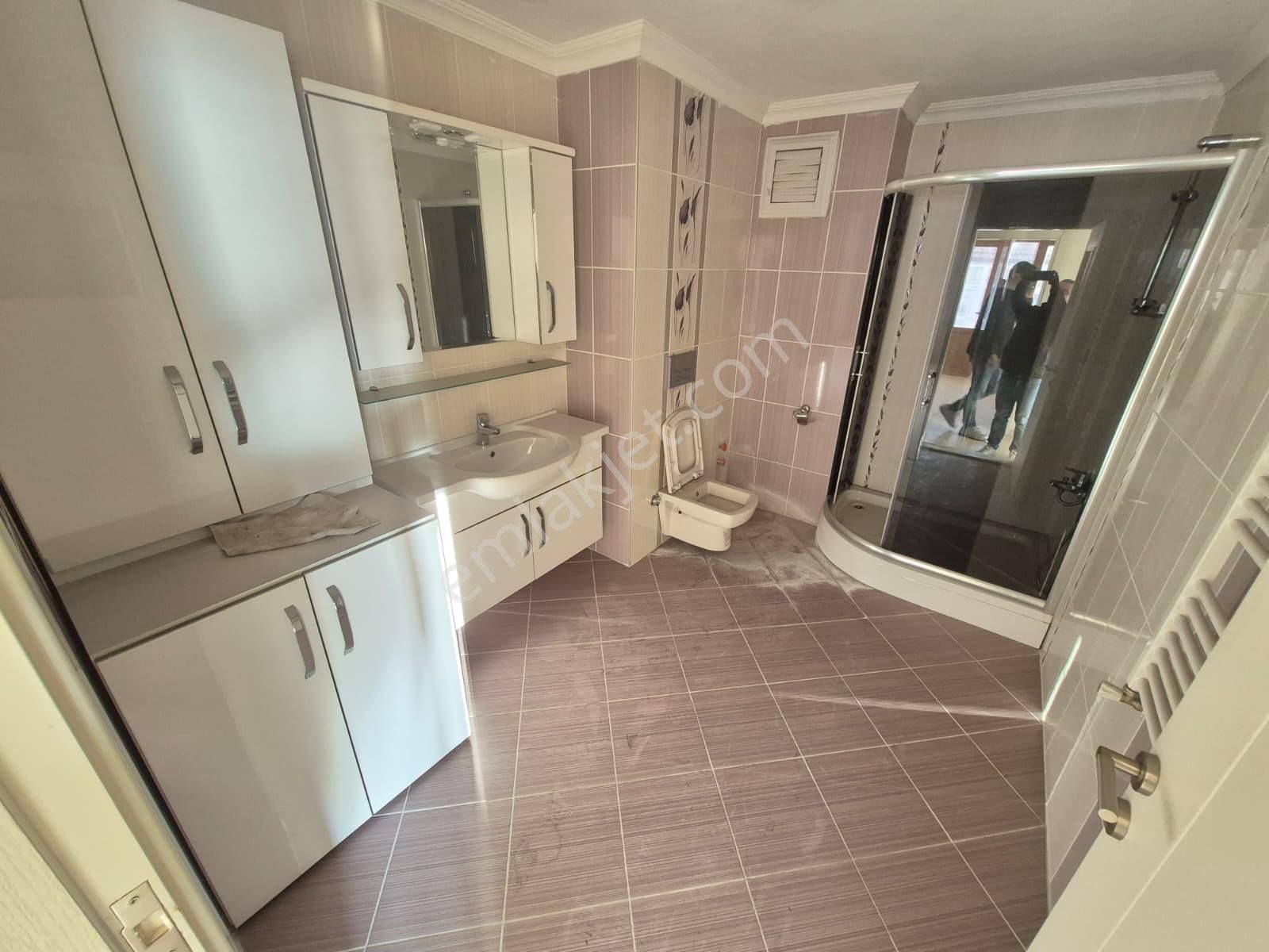 Doradan Akçay Merkez'de Ebeveyn Banyolu Geniş 3+1 Daire - Görsel 10