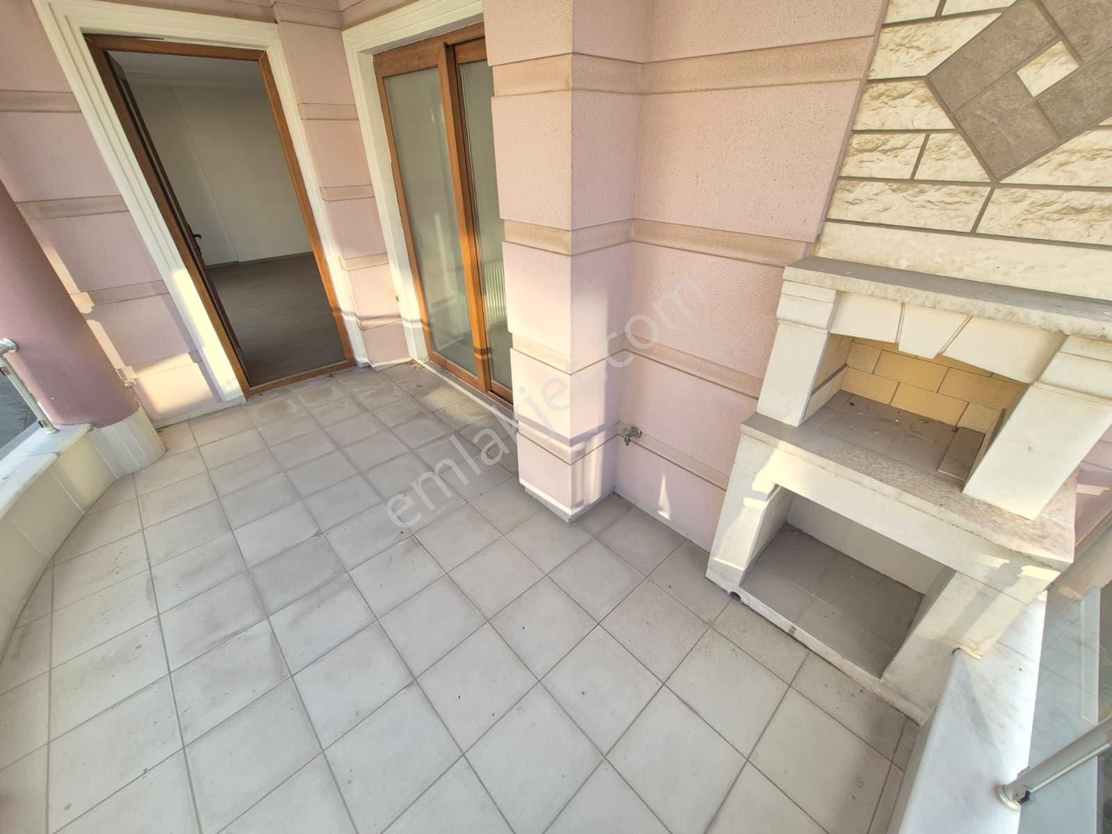 Doradan Akçay Merkez'de Ebeveyn Banyolu Geniş 3+1 Daire - Görsel 12