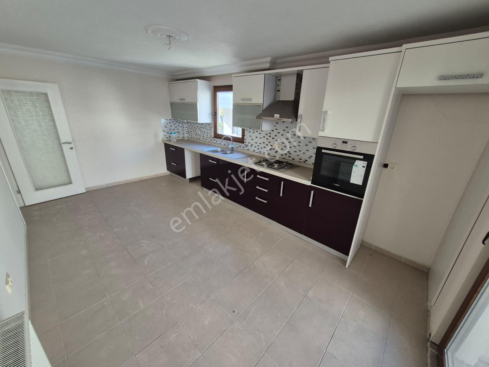 Doradan Akçay Merkez'de Ebeveyn Banyolu Geniş 3+1 Daire - Görsel 3