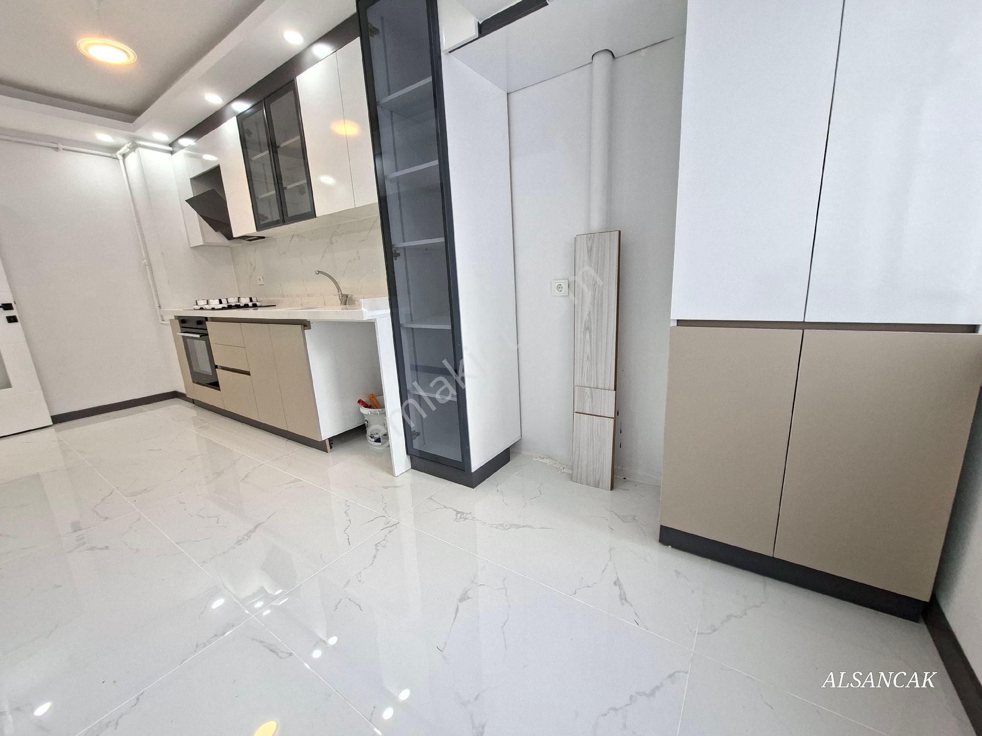 Oğuzlar Mahallesinde Sitede Orta Katta Lüks Yapılı 3+1 - Görsel 9