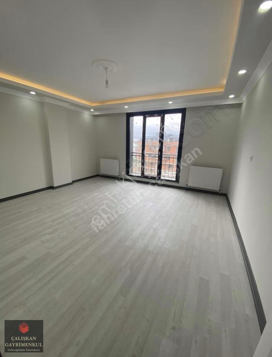 Arnavutköy Taşolukta Satılık 2+1 Ara Kat Geniş Daire