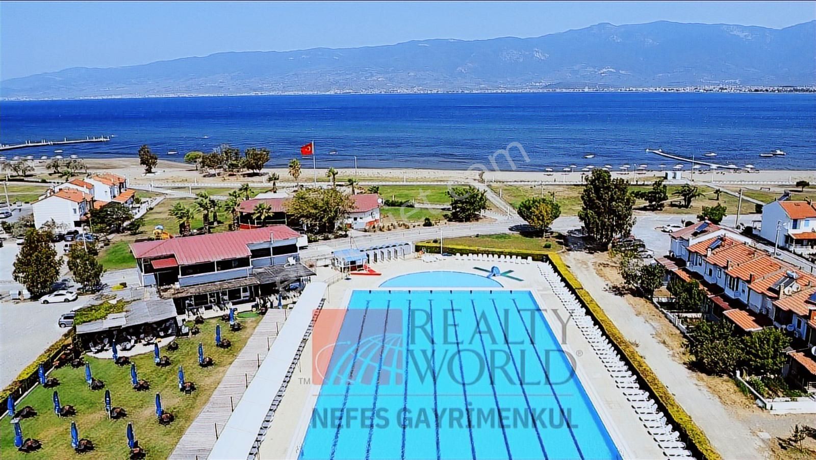 Nefes'ten Orjan Sitesinde Denize 100 M Bahçeli Lüks Villa