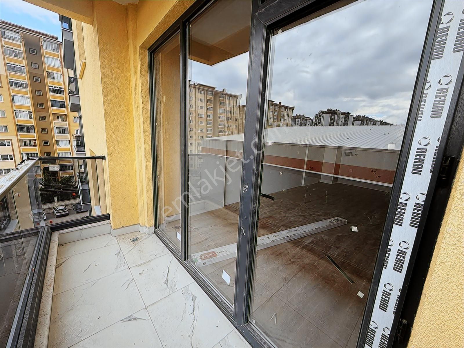 Plevne Caddesinde Sıfır Yeni Lüks Binada Katta 1+1 Satılık Daire - Görsel 18