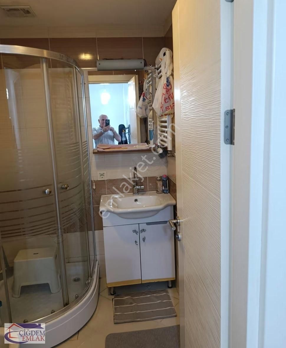 Çiğdem Emlaktan Sahilpark Sitesinde Satılık 1+1 Daire - Görsel 5