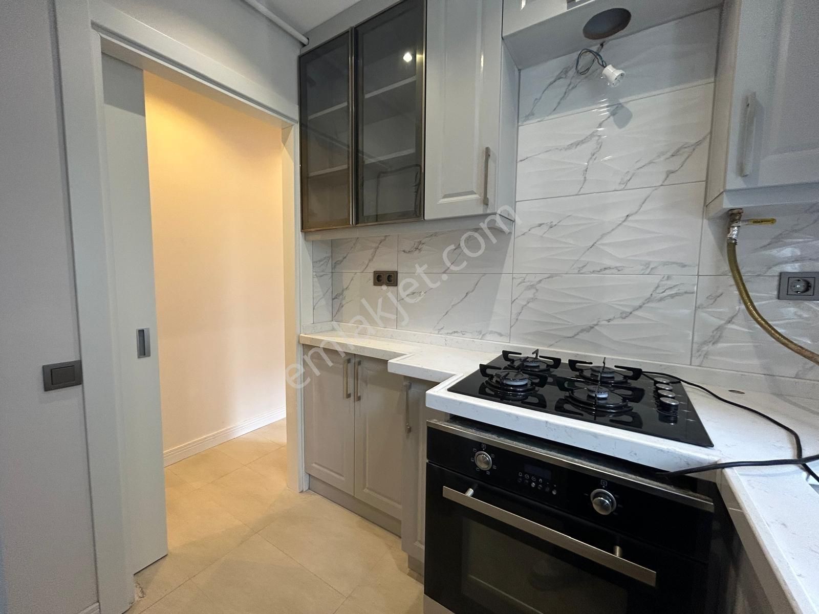 Suadiye'de Bağdata Komşu Kapalı Mutfaklı Geniş Net 70m2 2+1 - Görsel 17