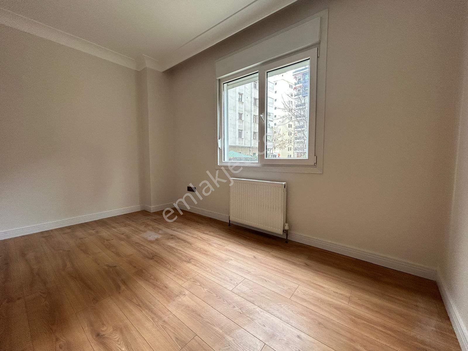 Suadiye'de Bağdata Komşu Kapalı Mutfaklı Geniş Net 70m2 2+1 - Görsel 7