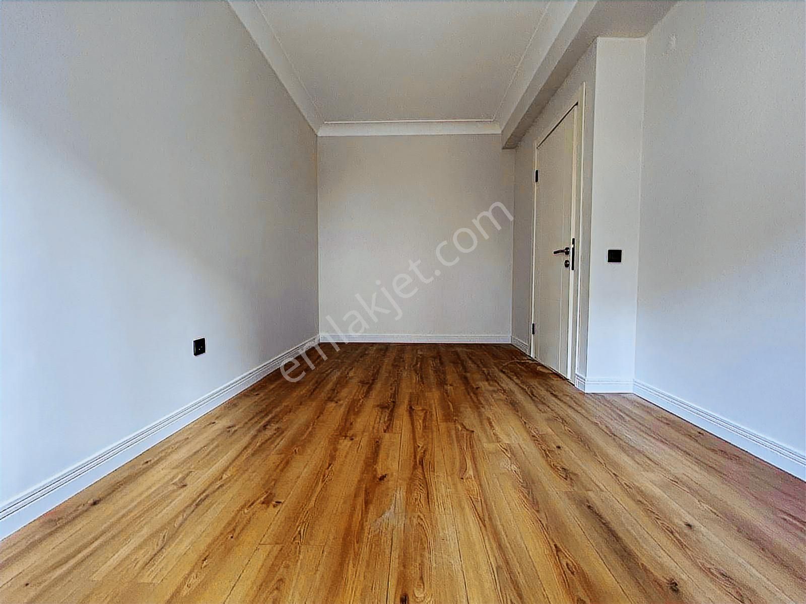 Suadiye'de Bağdata Komşu Kapalı Mutfaklı Geniş Net 70m2 2+1 - Görsel 13