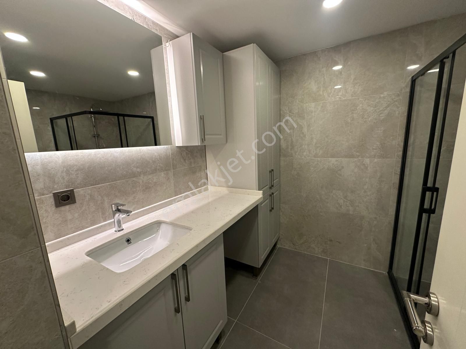 Suadiye'de Bağdata Komşu Kapalı Mutfaklı Geniş Net 70m2 2+1 - Görsel 2