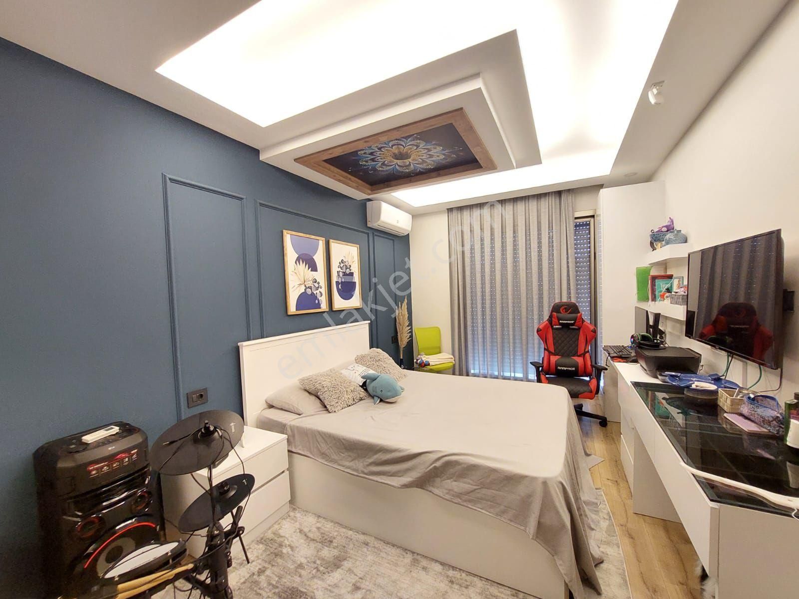 Kuşadası Merkezde Satılık 4+1 - Görsel 32