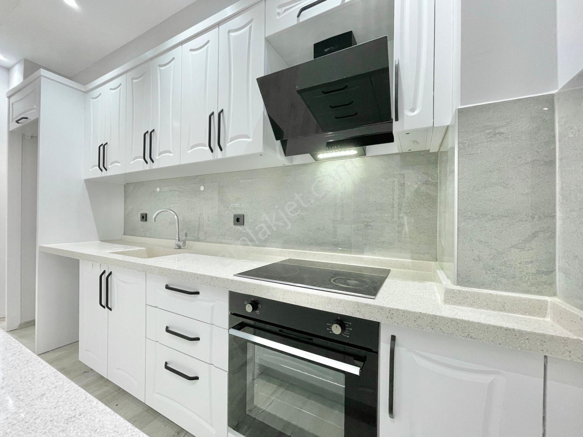 Berkay Demirel'den Ara Kat Cam Balkonlu Doğalgazlı 1+1 Daire - Görsel 23