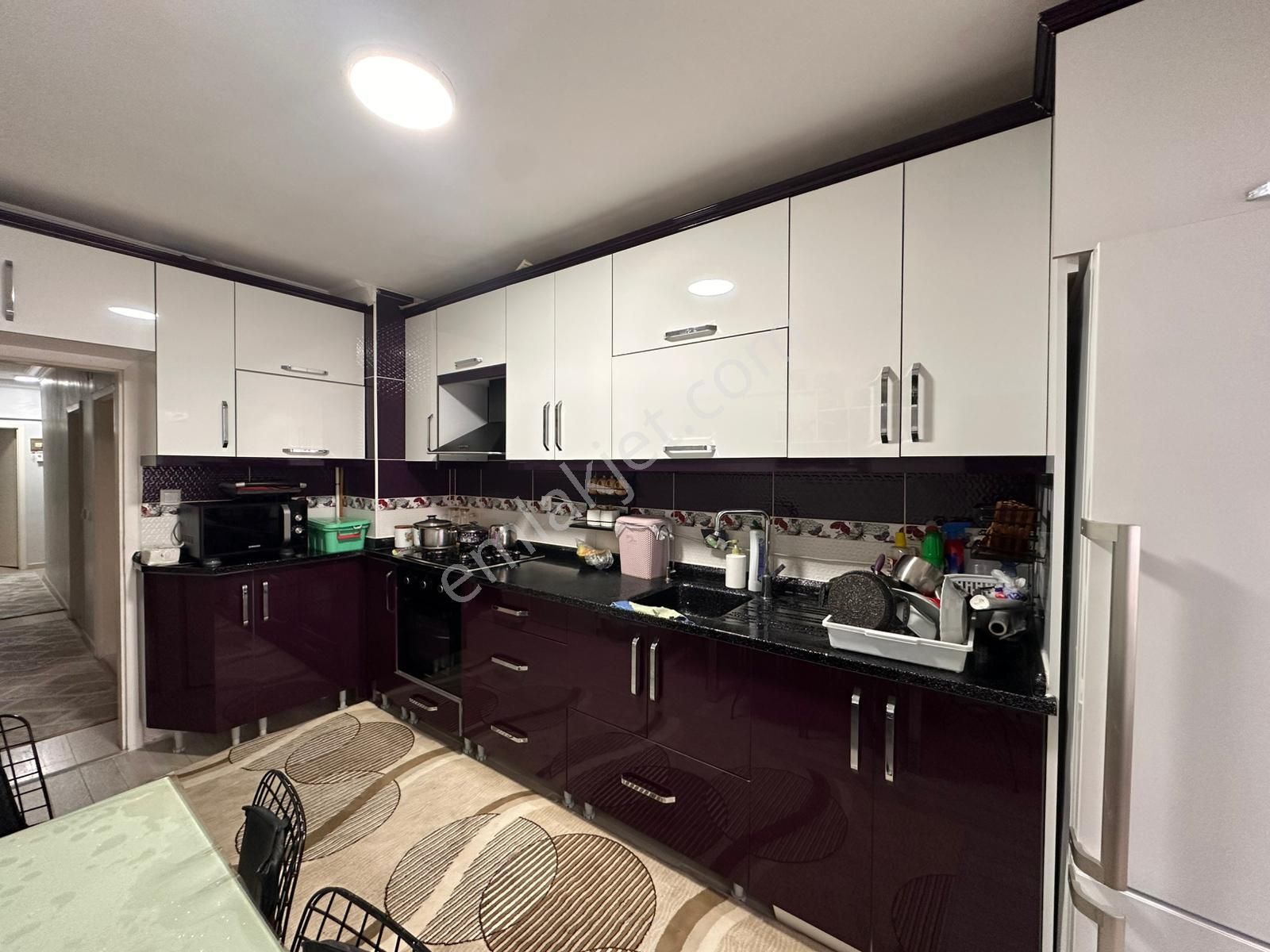 Ty'den Pınarbaşı Mh^de E. Banyolu Full Yapılı Kat Konumda Geniş 3+1 Bağımsz Daire