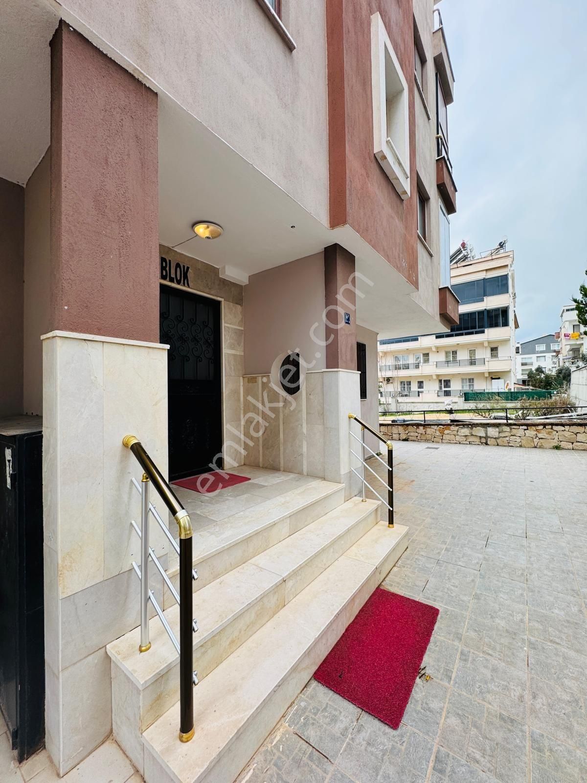 Didim Merkezi Konumda Ful Eşyslı 3+1 Satlık Daire - Görsel 23