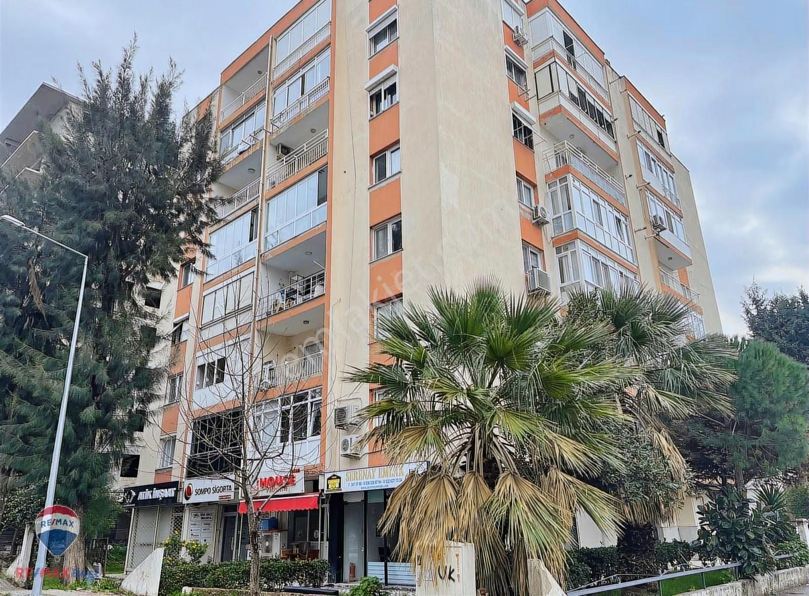 35 Bayraklı Manavkuyu'da Satılık 3+1 Daıre