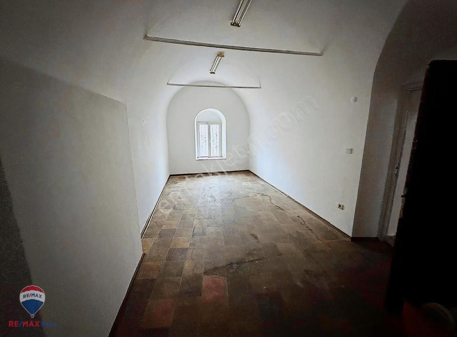 59 Mimar Kemalettin Moda Merkezinde Kiralık Showroom - Görsel 4