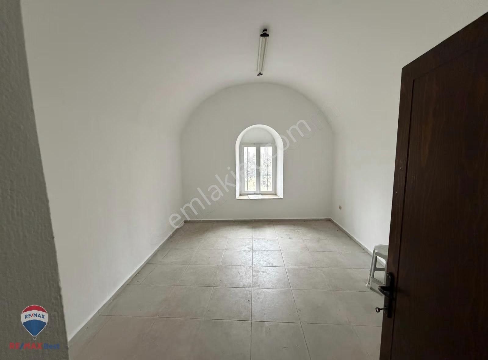 59 Mimar Kemalettin Moda Merkezinde Kiralık Showroom - Görsel 12