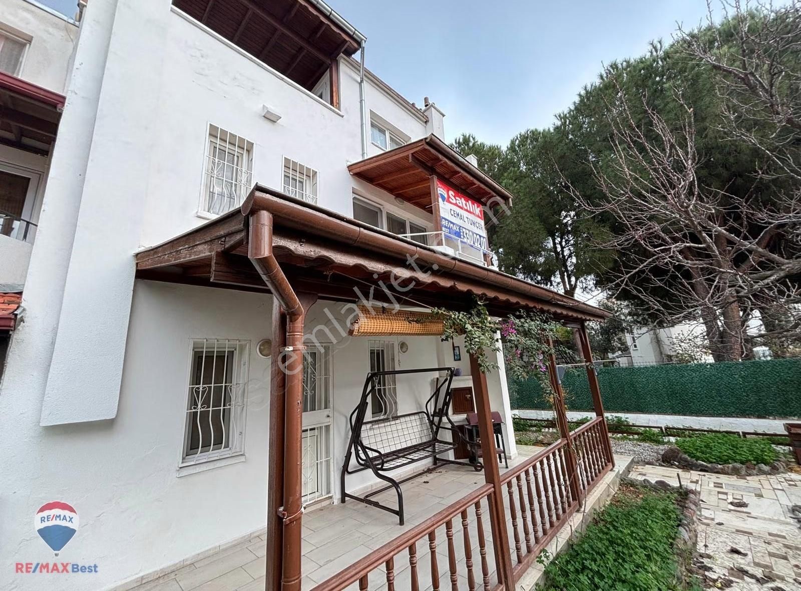 18 Çandarlı Piri Reis Sitesi Tripleks Bahçeli 3+1 Satılık Villa - Görsel 22