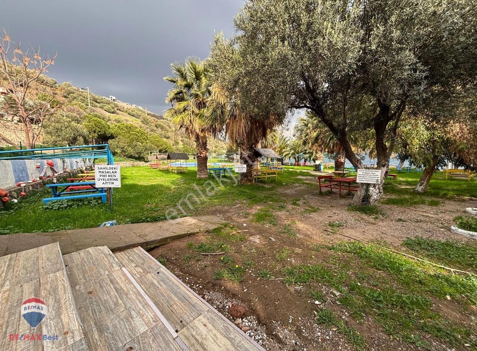 18 Çandarlı Piri Reis Sitesi Tripleks Bahçeli 3+1 Satılık Villa - Görsel 6