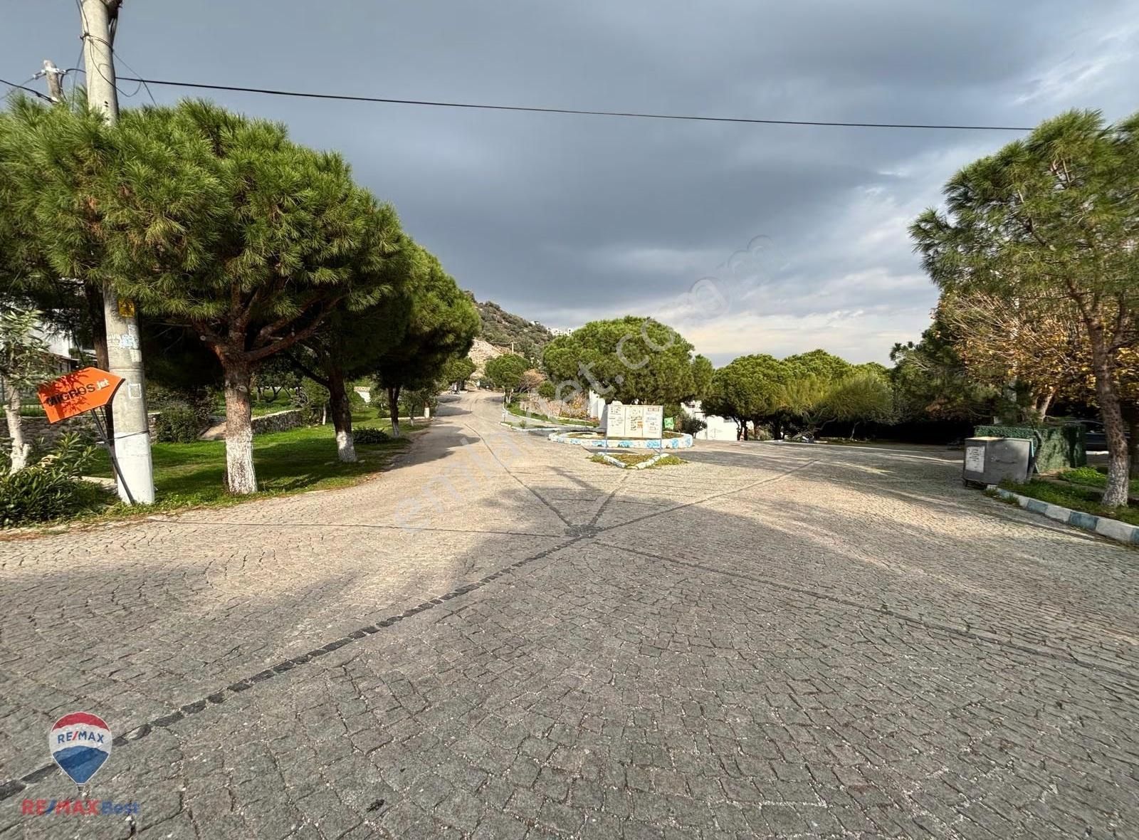 18 Çandarlı Piri Reis Sitesi Tripleks Bahçeli 3+1 Satılık Villa - Görsel 31