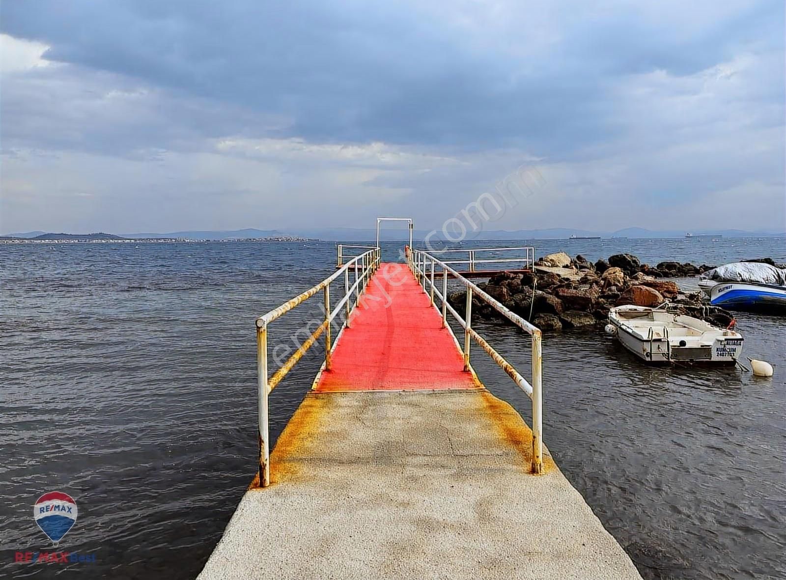 18 Çandarlı Piri Reis Sitesi Tripleks Bahçeli 3+1 Satılık Villa - Görsel 19