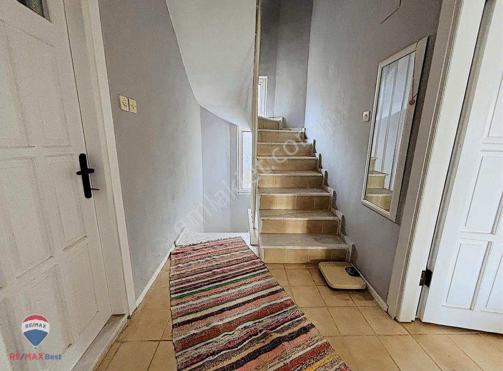 18 Çandarlı Piri Reis Sitesi Tripleks Bahçeli 3+1 Satılık Villa - Görsel 24