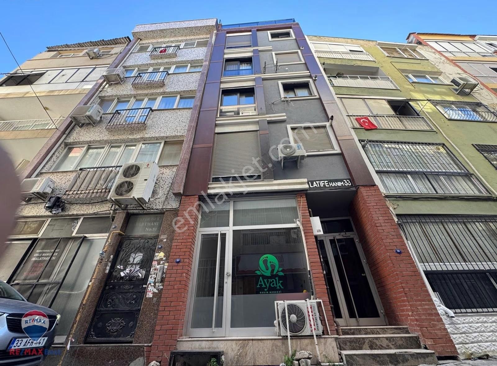 51 Karşıyaka Çarşı Ve İzbana Yakın Yenı Bınada Arakat 1+1