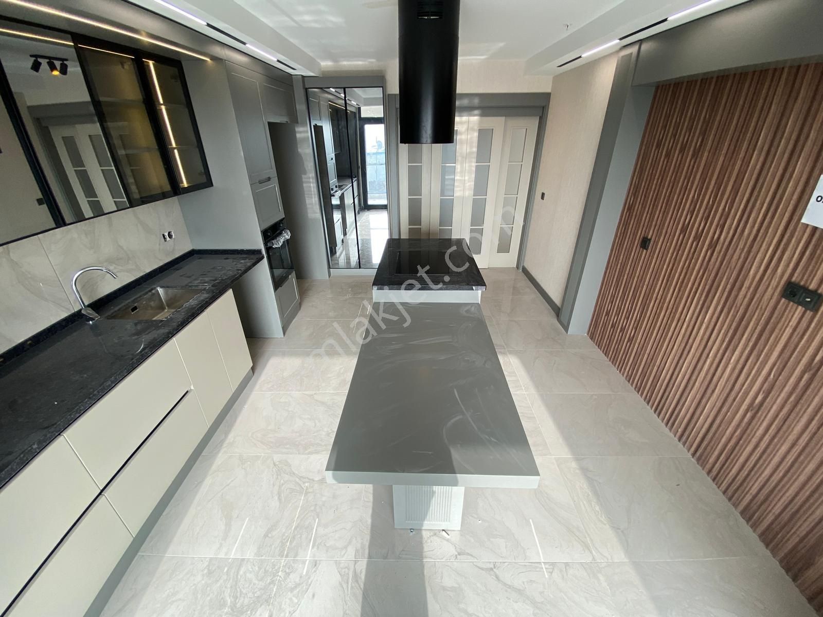 Susuz'da Muhteşem Lokasyon'da 4+1 Sıfır Ultra Lüks 170 M2 Daire - Görsel 7