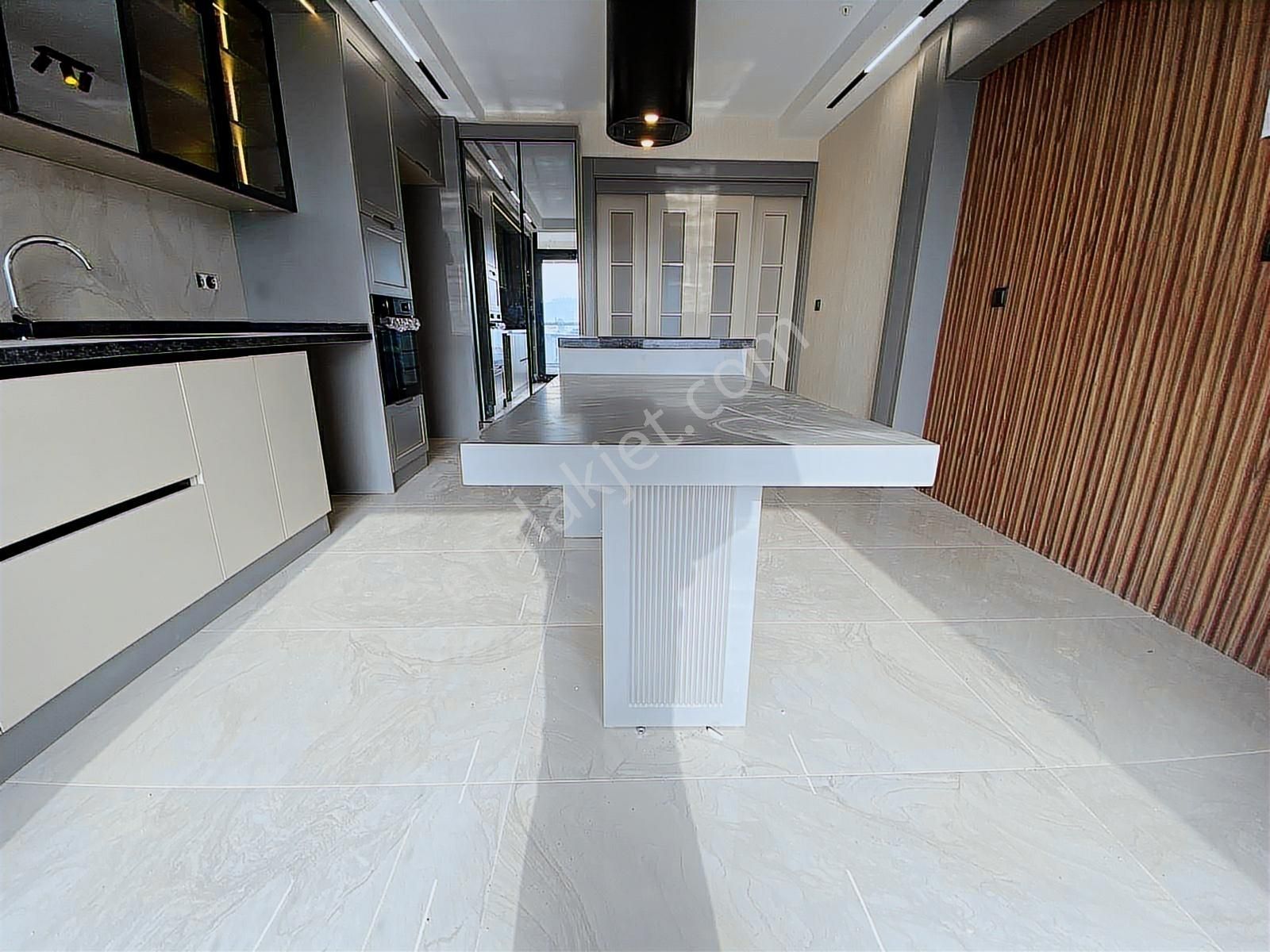 Susuz'da Muhteşem Lokasyon'da 4+1 Sıfır Ultra Lüks 170 M2 Daire - Görsel 8