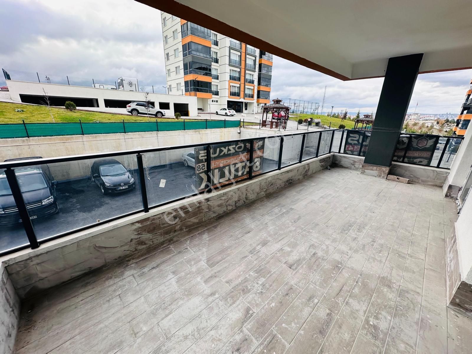 Ty'de Site İçerisinde Ebeveyn Banyolu Kapalı Otoparklı 4+1 Daire - Görsel 27