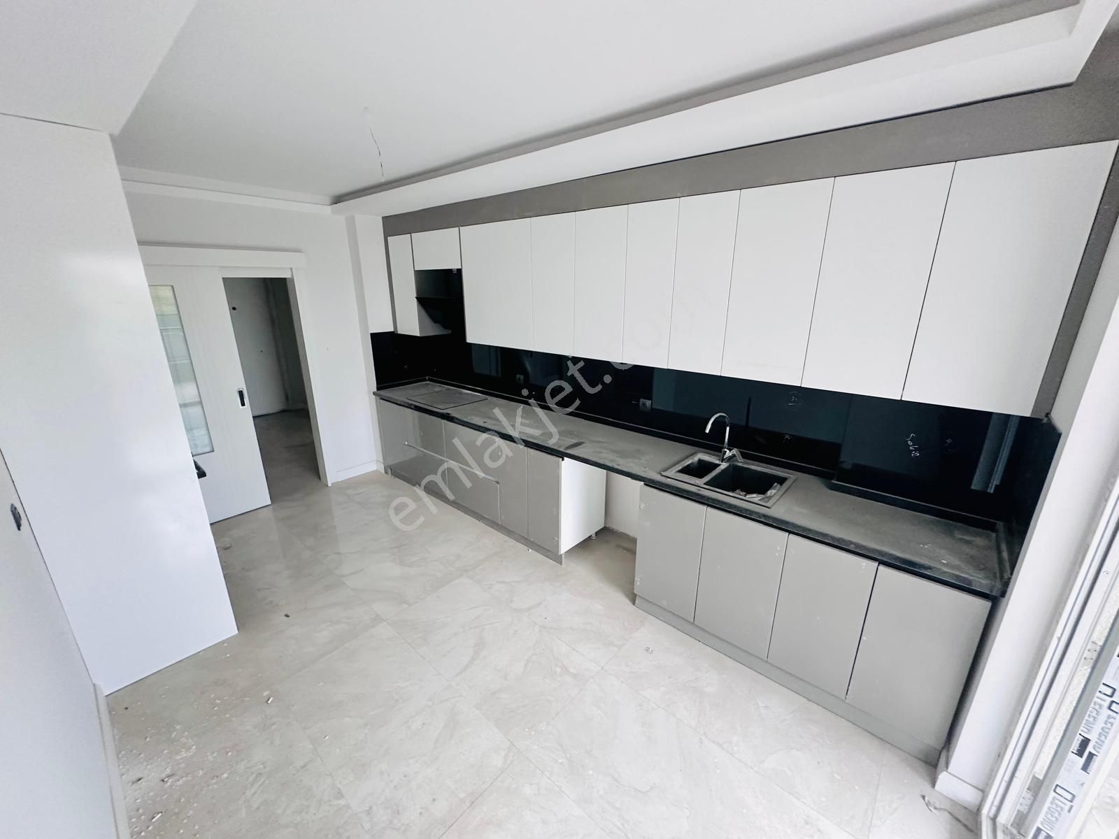 Ty'de Site İçerisinde Ebeveyn Banyolu Kapalı Otoparklı 4+1 Daire - Görsel 5