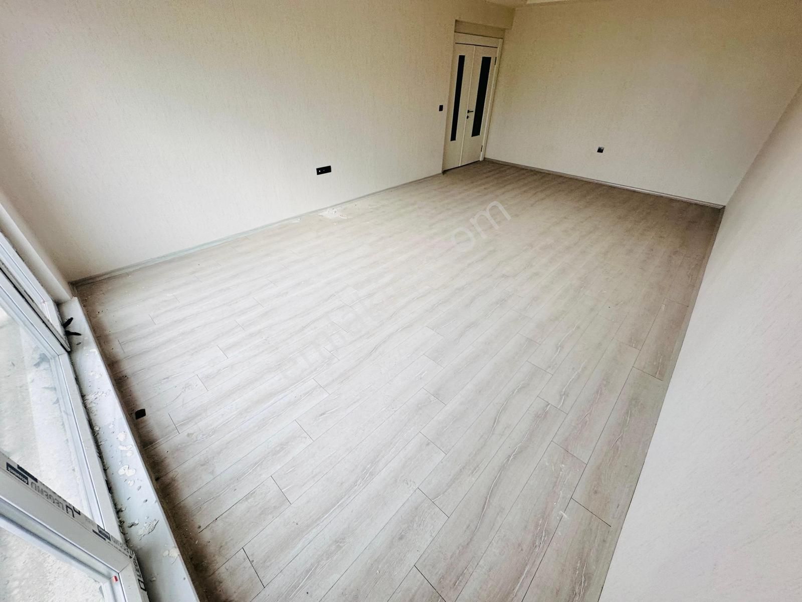 Ty'de Site İçerisinde Ebeveyn Banyolu Kapalı Otoparklı 4+1 Daire - Görsel 13