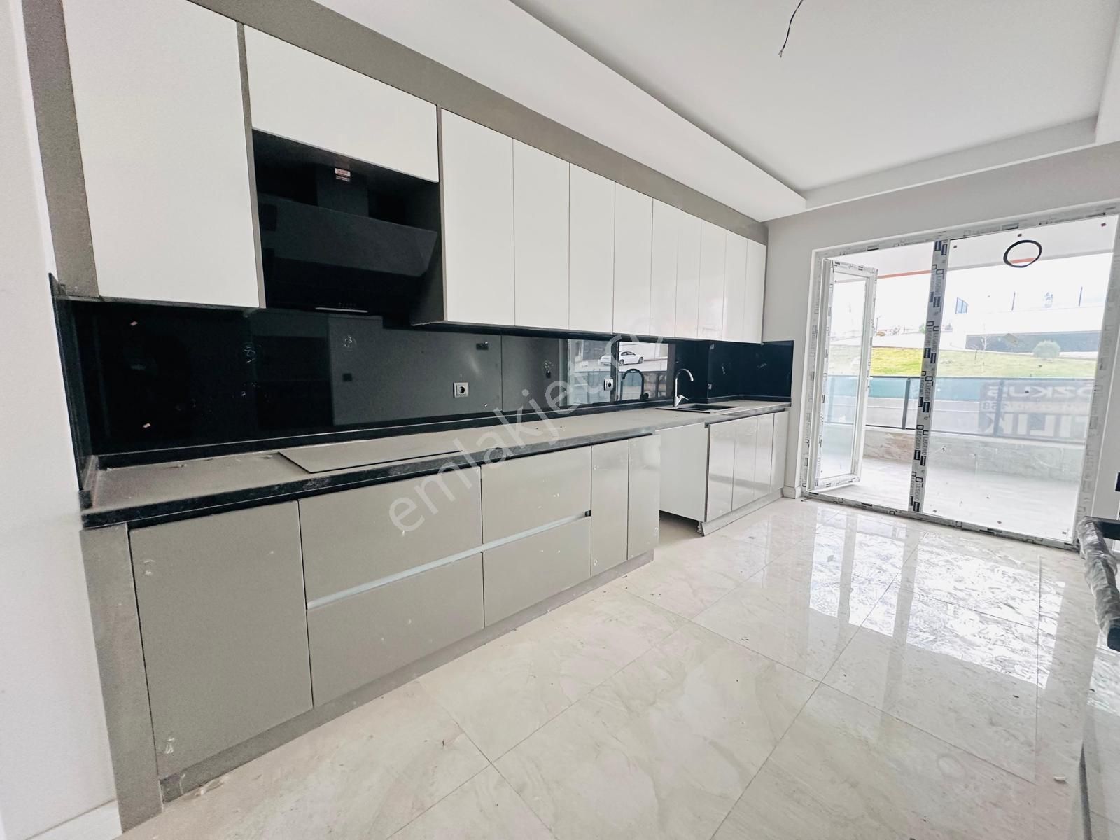 Ty'de Site İçerisinde Ebeveyn Banyolu Kapalı Otoparklı 4+1 Daire - Görsel 4