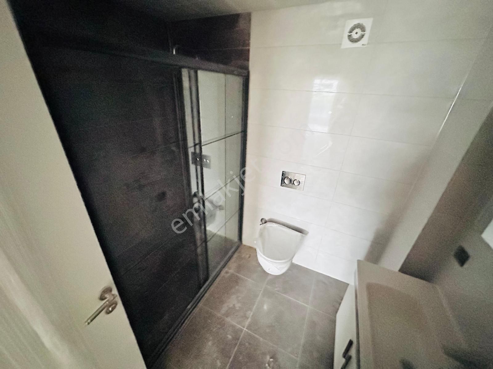 Ty'de Site İçerisinde Ebeveyn Banyolu Kapalı Otoparklı 4+1 Daire - Görsel 24